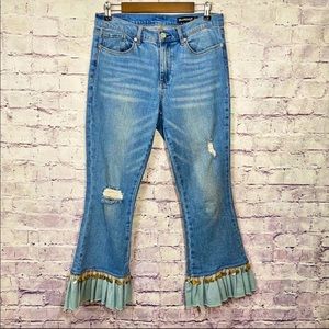 Blank NYC Crop Ruffle Hem w Shell Dangles Size 30